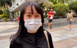 26岁的观塘区议员梁凯晴因去年六四烛光悼念集会,承认参与未经批准集结罪,被法官撤销保释,即时还柙等候判刑 (美国之音/汤惠芸)