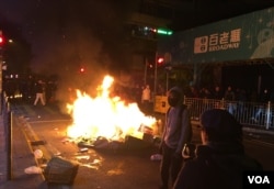 香港本土派人士认为,年初一的旺角警民冲突是民怨大爆发( 美国之音汤惠芸)。