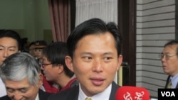 时代力量党立委黄国昌(美国之音张永泰拍摄)