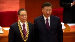 2021年9月8日,中共领导人习近平在北京人民大会堂举行的一项活动中向中国医学专家钟南山颁发奖牌,以表彰他参与中国抗击新冠疫情的斗争。