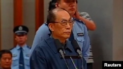 2013年6月9日在北京第二中级法院,中国前铁道部部长刘志军因腐败和滥用职权指控被提讯(CCTV视频截图)