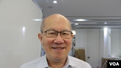 香港时事评论员林和立教授 (美国之音记者申华拍摄)