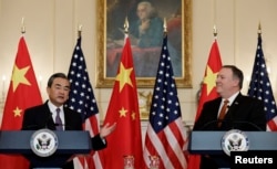 美国国务卿蓬佩奥和中国国务委员兼外长王毅在美国国务院举行联合记者会。(2018年5月23日)