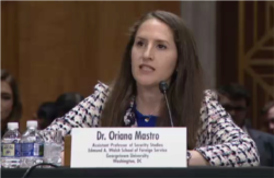 美国乔治城大学中国安全问题专家梅慧琳教授(Oriana Mastro)就美中关系在参议院作证(美国之音莉雅拍摄)。