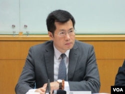 台湾执政党民进党立委罗执政 (美国之音张永泰拍摄)