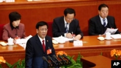 中国人民最高检察院院长曹建明在北京举行的全国人大会议全会上讲话。(2014年3月10日)