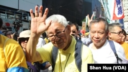 香港荣机主教陈日君参加4.28 反逃犯条例大游行 (美国之音记者申华拍摄)