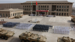 中国军人2017年8月1日在吉布提(Djibouti)举行新基地启用仪式(中国军方图片)
