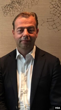荷兰Talpa公司首席执行官Pim Schimitz在北京。 (美国之音叶兵拍摄)