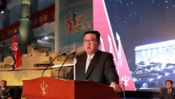 资料照片:朝鲜领导人金正恩在平壤举行的朝鲜国防展上讲话。(2021年10月12日)