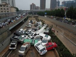 河南郑州一个隧道口被洪水淹没后的情景。(2021年7月22日)