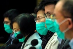 香港特首林郑月娥戴着口罩出席记者会。(2020年1月28日)
