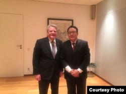 德国总统高克周一晚间会见高瑜的律师莫少平(中国旅德人权活动人士苏雨桐提供)