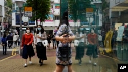 资料照:香港街头戴着口罩的香港民众 (2020年3月13日)