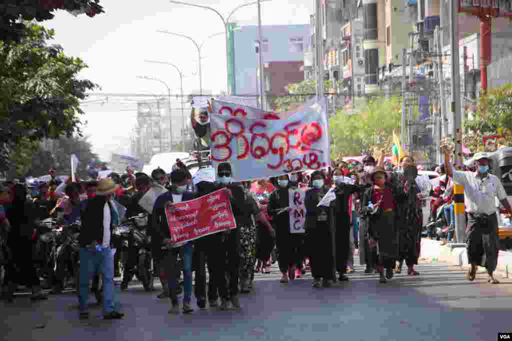 မန္တလေးမြို့က စစ်အာဏာသိမ်း ဆန့်ကျင်ဆန္ဒပြပွဲ မြင်ကွင်း။