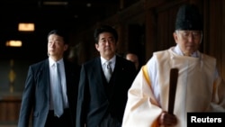 日本首相安倍晋三参拜东京靖国神社。(2013年12月26日)