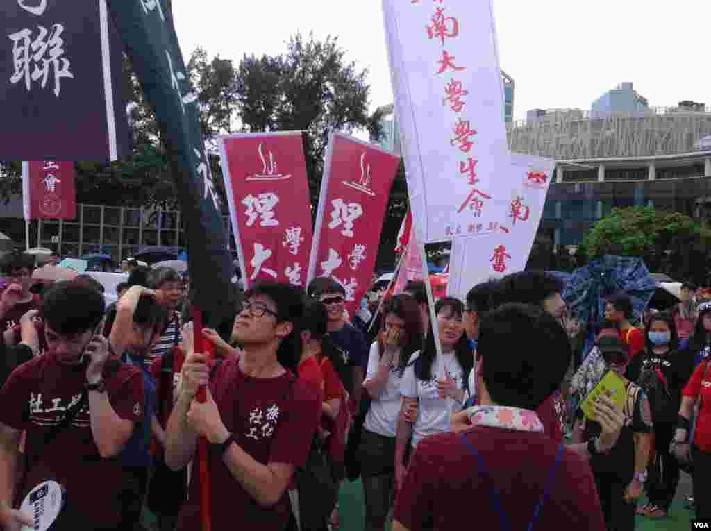 数万港人参加七一大游行誓言守护香港(美国之音海彦拍摄)