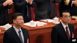 资料照:中国领导人习近平、总理李克强在中国人大会议上。(2019年3月5日)