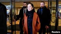 资料照:中国华为公司前首席财务官孟晚舟离开加拿大温哥华一家法院。(2020年1月17日)