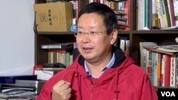 被北京大学解聘的敢言教授夏业良 (美国之音东方拍摄)