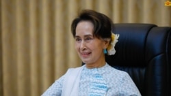 ဒေါ်အောင်ဆန်းစုကြည်နဲ့ တွေ့ခွင့်ရဖို့ ရှေ့နေတွေလျှောက်ထား
 ဒေါ်အောင်ဆန်းစုကြည်နဲ့ တွေ့ခွင့်ရဖို့ ရှေ့နေတွေလျှောက်ထား