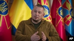 具备前线战斗经验的乌克兰总统办公室副主任帕夫洛·帕利萨(Pavlo Palisa)在采访中表示,乌克兰寻求增强战斗力的方法,正处于起草招募新兵改革的最后阶段。(美联社:2025年1月22日)