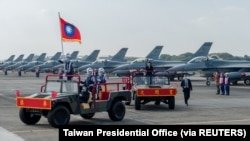 台湾总统蔡英文在嘉义空军基地主持美国F16V战机接装典礼。(2021年11月18日)