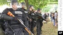 抗议者云集匹兹堡,警方严阵以待