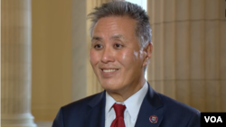 美国国会民主党联邦众议员马克·高野(Rep. Mark Takano, D-CA)2021年12月1日接受美国之音专访。