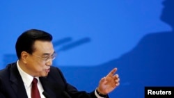 中国总理李克强在北京全国人大闭幕后的记者会上讲话。(2016年3月16日)