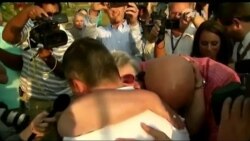 У США чиновницю, яка відмовилась одружувати геїв, ув'язнили - порушила закон. Відео