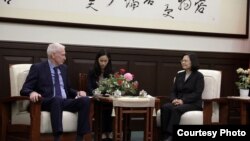 美国在台协会主席莫健和台湾总统蔡英文12月11日在台湾总统府进行会晤 (来源:台湾总统府)