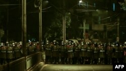 မှတ်တမ်းဓါတ်ပုံ - ဖေဖော်ဝါရီ ၂၅ ရက်နေ့က ရဲများကို တွေ့ရစဉ်