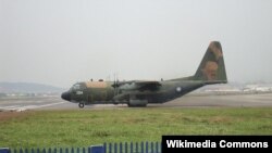 台湾空军飞机C-130H停在太平岛上。(资料照片)