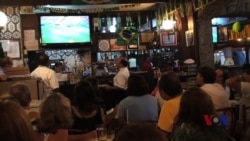 巴西人涌入伊帕内玛酒吧观战世界杯 巴西人涌入伊帕内玛酒吧观战世界杯