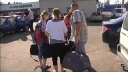 "Життя у підвалі, страх" - розповіді біженців зі сходу України "Життя у підвалі, страх" - розповіді біженців зі сходу України