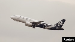 新西兰航空公司一架航班在澳大利亚悉尼金斯福德·史密斯国际机场起飞。(资料照片)