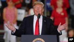 美国总统特朗普在宾夕法尼亚州为共和党候选人助选的集会上发表讲话。(2018年10月10日)