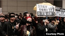 唐路在香港参加反警暴力游行(唐路推特图片)