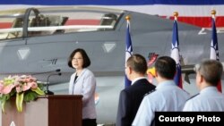 台湾总统蔡英文视察花莲空军基地(图片来源:台湾总统府)