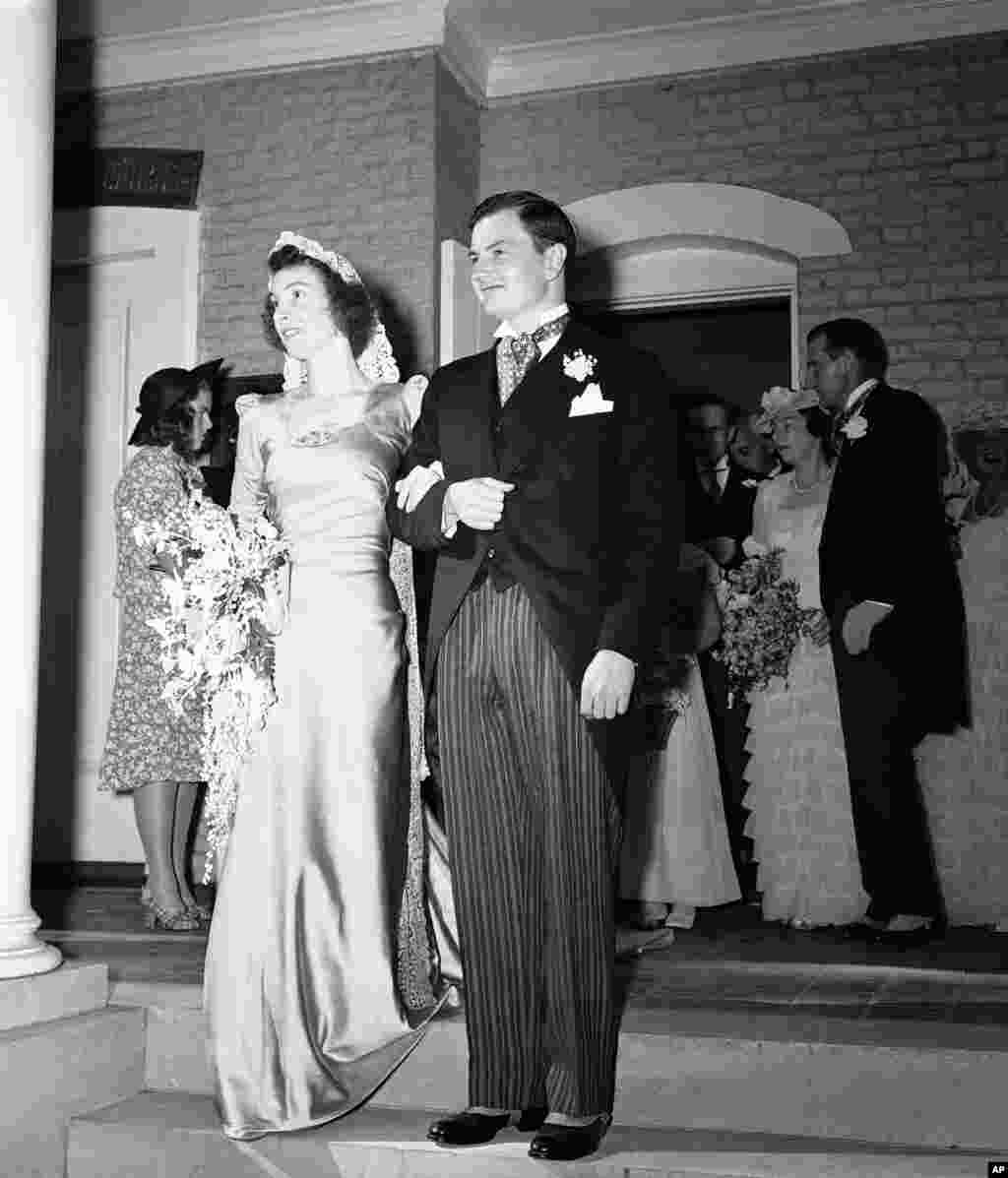 1940年9月7日,大卫·洛克菲勒与玛格丽特·麦克格蕾丝成婚。这对夫妇七年前相识于舞会,当时洛克菲勒是哈佛的大一新生。两人有六个孩子。