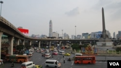 泰国曼谷,满街跑着日本车。(美国之音朱诺拍摄,2012年10月14日)