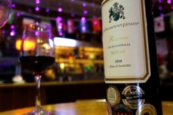资料照:北京一家酒吧里的澳大利亚葡萄酒