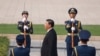 2022年9月30日,中共中央总书记、中国国家主席习近平在北京天安门广场向人民英雄纪念碑献花。(路透社图片)