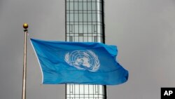距离特朗普再次入主白宫仅剩几天,联合国各机构担忧华盛顿会大幅削减对联合国行动和的捐款,并退出若干联合国机构。(美联社:2023年12月12日)
