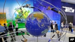 中国珠海航空展上的北斗卫星导航系统模型。(2018年11月7日)