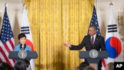 美国总统奥巴马和韩国总统票槿惠在白宫联合举行记者会。(2015年10月16日)