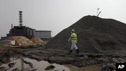在乌克兰切尔诺贝利的建筑工地上(2011年4月)
