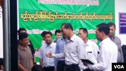 အလုပ်သမား၊ လူဝင်မှုကြီးကြပ်ရေးနဲ့ ပြည်သူ့အင်အားဦးစီးဌာန အလုပ်သမားညွှန်ကြားမှုဦးစီးဌာန ညွှန်ချုပ် ဦးဝင်းရှိန် ထိုင်းနိုင်ငံ CI စခန်းများသို့ သွားရောက်စစ်ဆေးစဉ်။