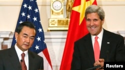 中国外长王毅(左)和美国国务卿克里9月19日在华盛顿